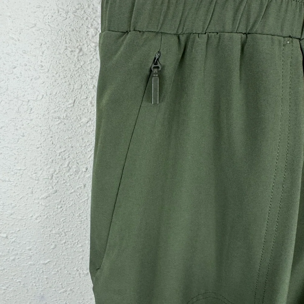 Chicos Zenergy Womens Olive Green Cargo Joggers Size 1 Medium 5 Zip Pockets